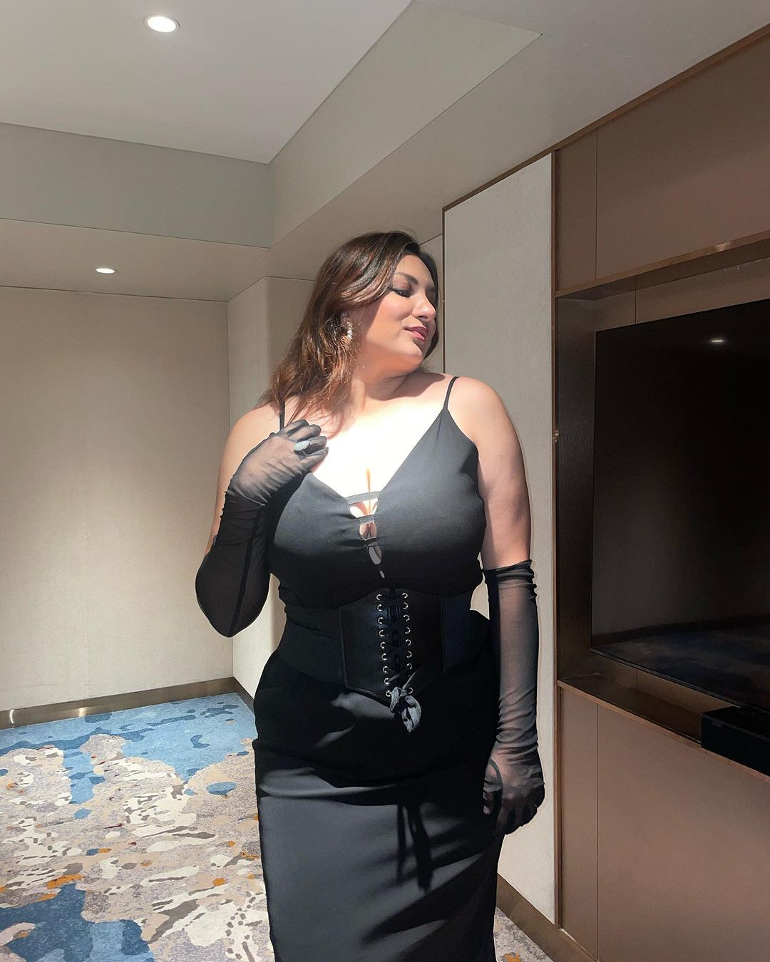 Cô năm nay 22 tuổi, là y tá và đồng thời là nhà phát triển kinh doanh đến từ Kathmandu. Jane Dipika đã làm nên lịch sử khi trở thành người đẹp ngoại cỡ đầu tiên giành được danh hiệu quốc gia.