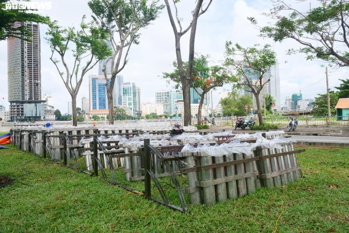 Những quả pháo tầm cao có nhiều loại đạn đủ kích cỡ, sẵn sàng cho màn trình diễn vào 21h hôm nay mừng Quốc khánh 2/9.