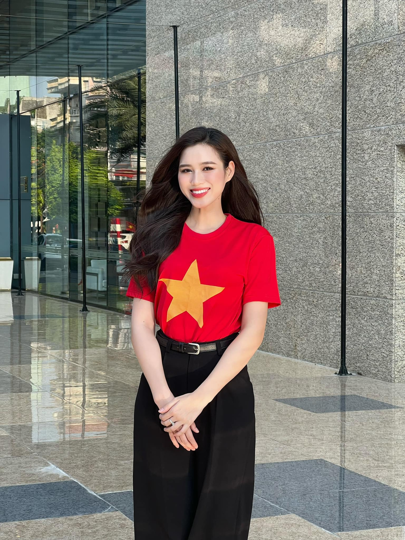 Hoa hậu H'Hen Niê, Đỗ Thị Hà chia sẻ trên trang cá nhân niềm hân hoan trong ngày lễ Quốc khánh. Hoa hậu H'Hen Niê, Đỗ Thị Hà chia sẻ trên trang cá nhân niềm hân hoan trong ngày lễ Quốc khánh.