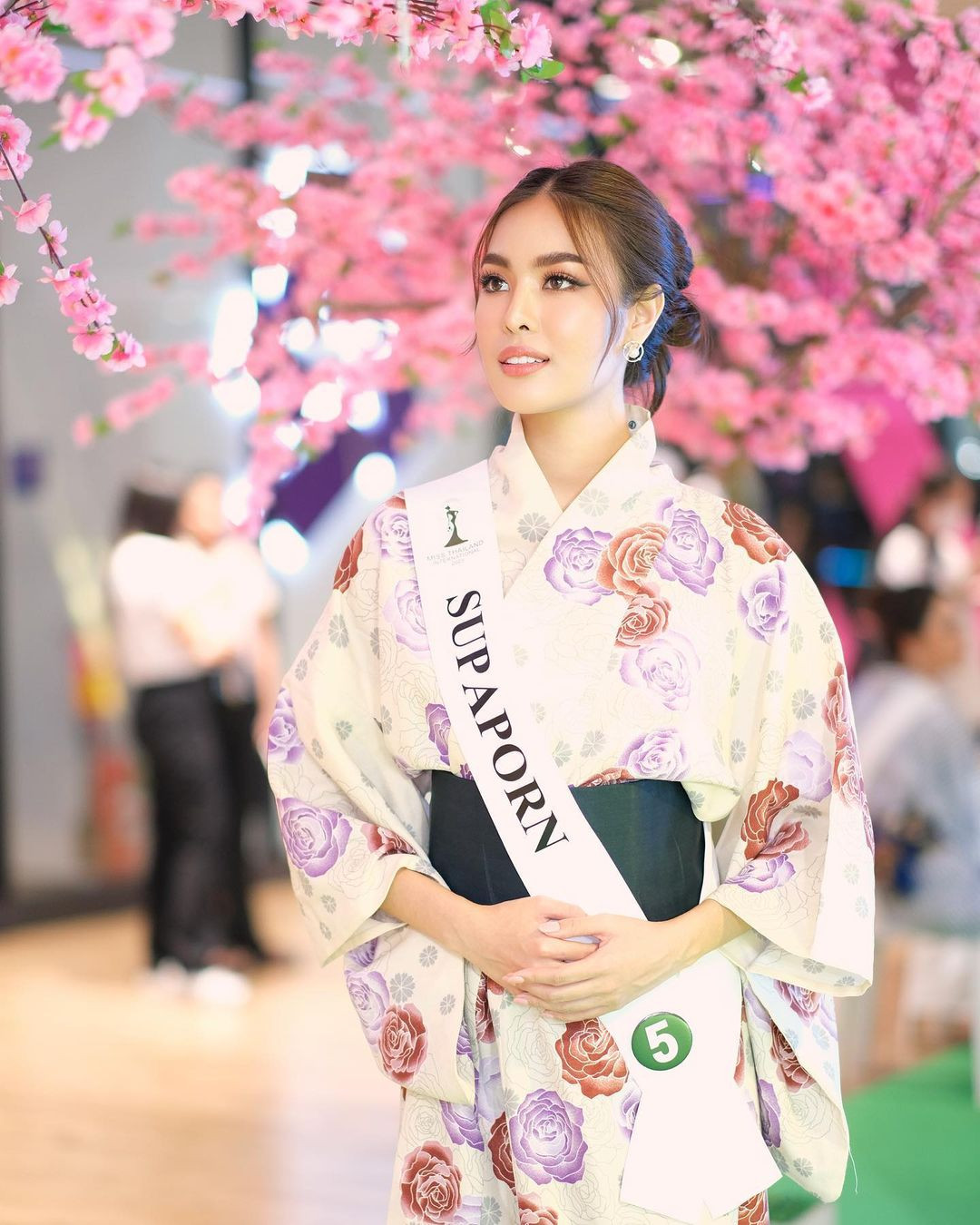 Supaporn Ritthipreuk có nhan sắc ngọt ngào, thanh lịch, được đánh giá phù hợp với tiêu chí của sân chơi Hoa hậu Quốc tế.