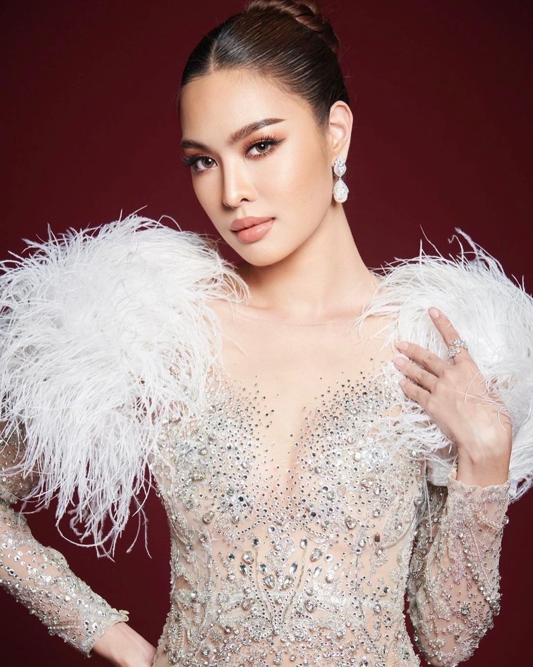 Supaporn Ritthipreuk năm nay 25 tuổi, có bằng Thạc sĩ Khoa Quản lý Giáo dục, Đại học Rajabhat Chiang Mai.