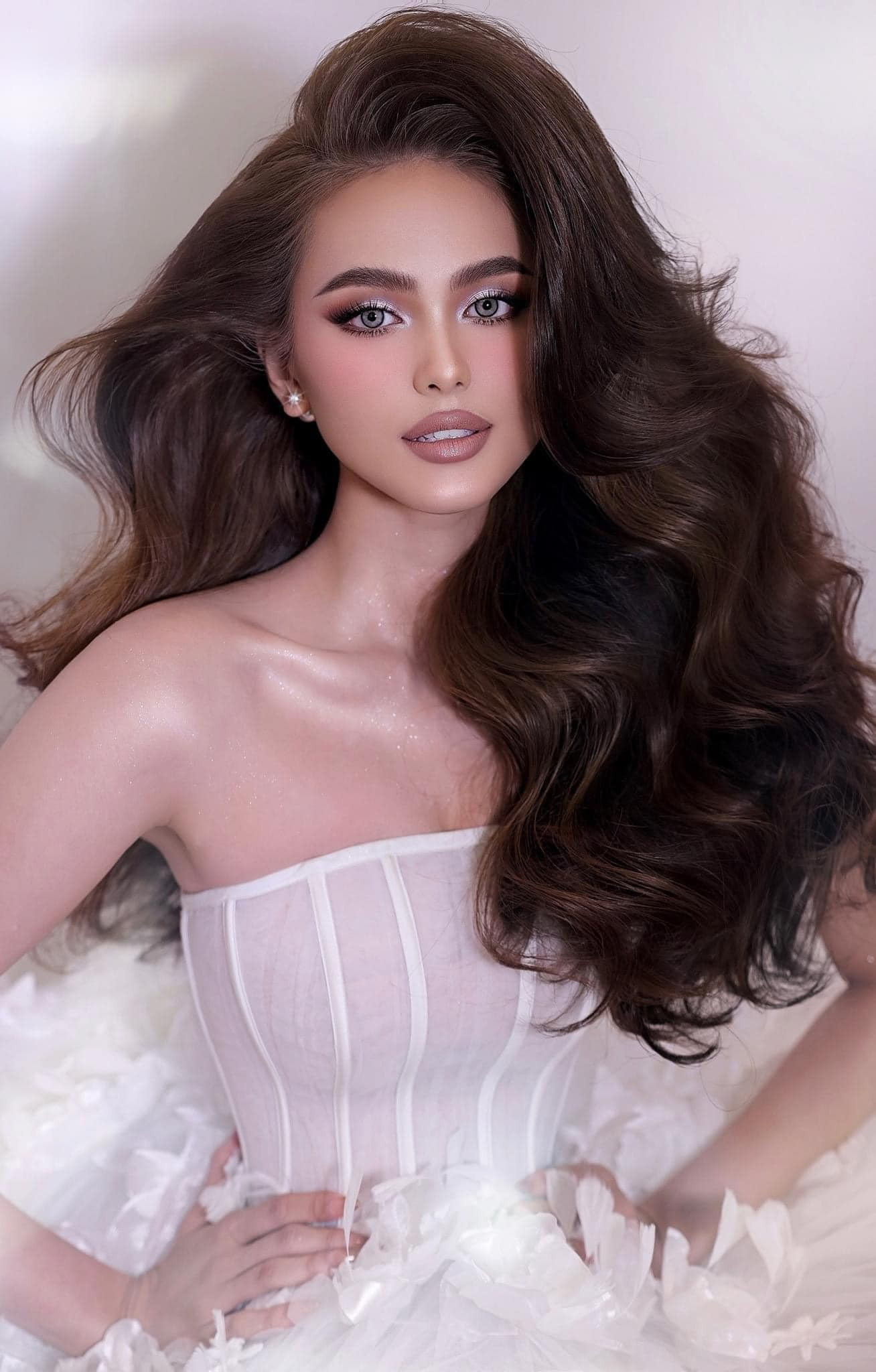 Người đẹp Huỳnh Kim Anh - Top 10 Hoa hậu Du lịch Việt Nam 2022 và người đẹp Trần Thị Ngọc Mai - nhà sáng tạo nội dung số đến từ Ukraine là 2 người đẹp gây chú ý khác trong top 18.