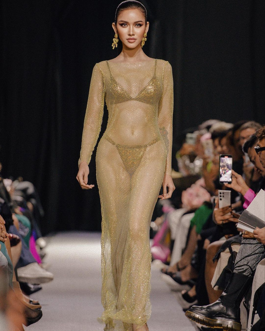 Năm 2022, Sai Fhon đại diện Cambodia dự thi Hoa hậu Chuyển giới Quốc tế (Miss International Queen) tại Thái Lan và là đối thủ của đại diện Việt Nam - Trân Đài.