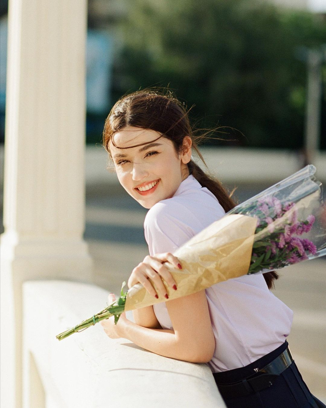 Nhiều khán giả cho rằng sau khi dừng chân ở vị trí Á hậu 2 tại Miss Thailand 2023, Arabella Sitanan Gregory tiếp tục tìm kiếm cơ hội ở Hoa hậu Hoàn vũ Thái Lan. Tuy nhiên, cuối cùng người đẹp đã nắm bắt cơ hội trở thành đại diện Thái Lan tại Miss Charm 2024.