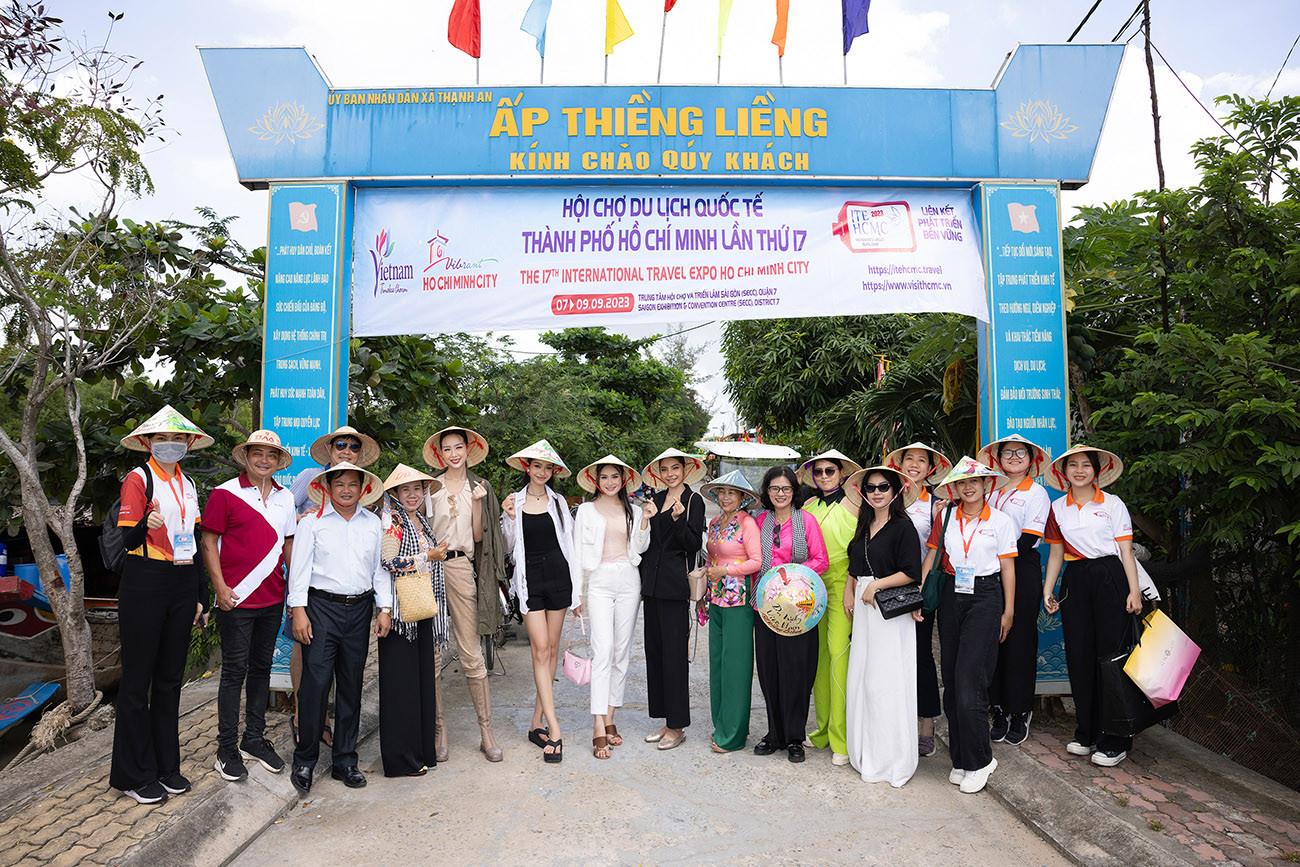 Sau đó, Bảo Ngọc và 4 hoa hậu quốc tế đã có dịp tới thăm ấp đảo Thiềng Liềng - nơi được mệnh danh là viên ngọc giữa lòng Cần Giờ.