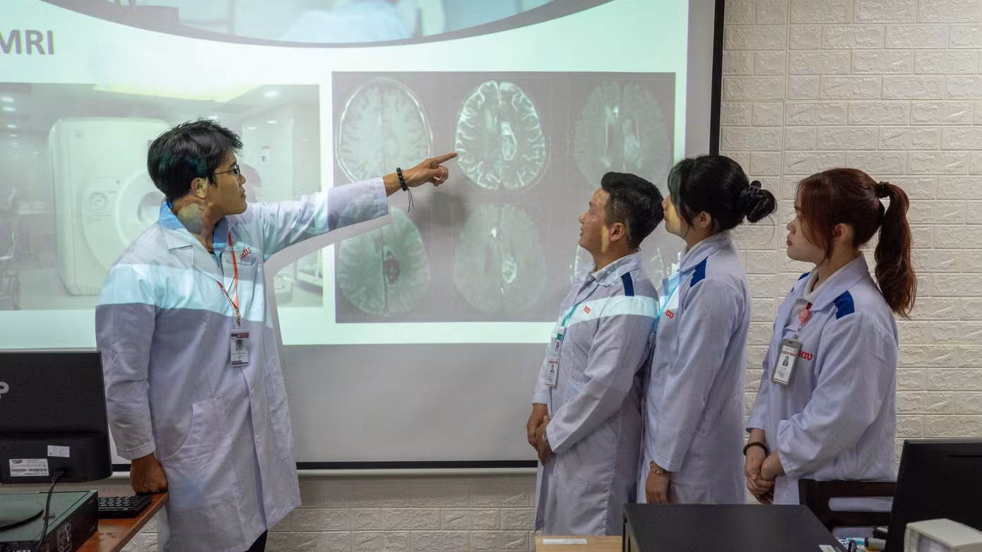 Hoạt động đào tạo nhân sự y học cổ truyền đang được trường Đại học Quốc tế Hồng Bàng chú trọng