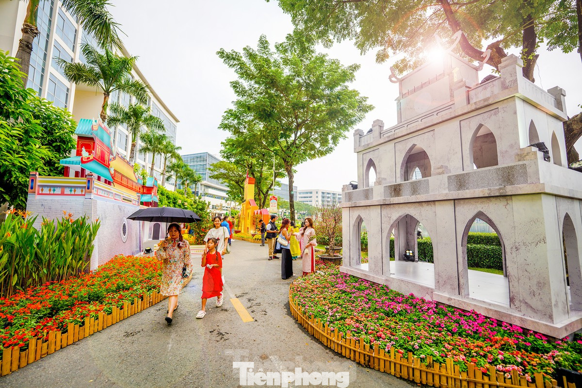 Khách du lịch trong nước và quốc tế đến TPHCM dịp Tết Nguyên đán tăng cao (ảnh: Phạm Nguyễn).