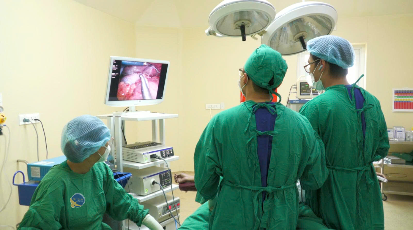 Các bác sĩ đã phải cắt 20cm ruột bị hoại tử để tránh nguy cơ nhiễm trùng, nhiễm độc cho người bệnh Các bác sĩ đã phải cắt 20cm ruột bị hoại tử để tránh nguy cơ nhiễm trùng, nhiễm độc cho người bệnh