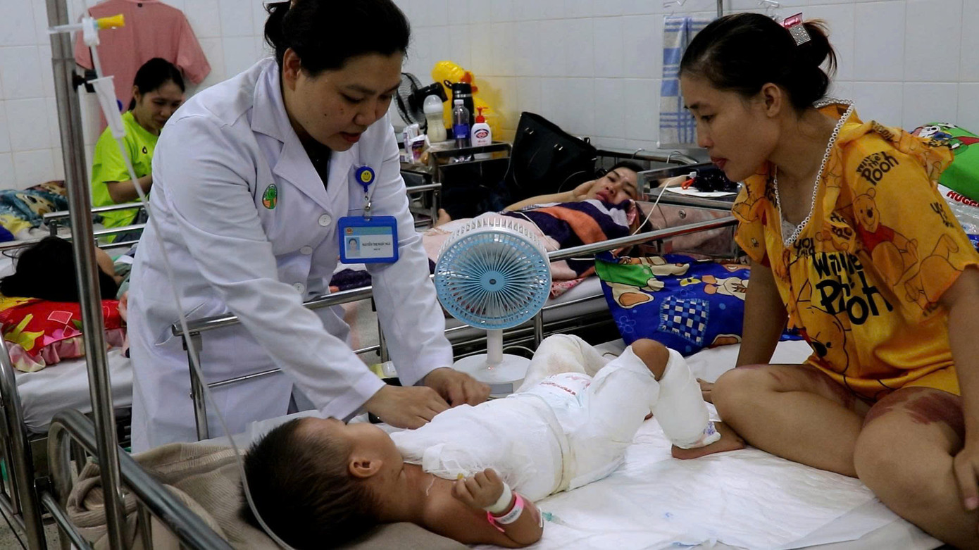 Sau nỗ lực điều trị của các bác sĩ, bệnh nhi đã vượt qua nguy kịch, sức khỏe dần bình phục