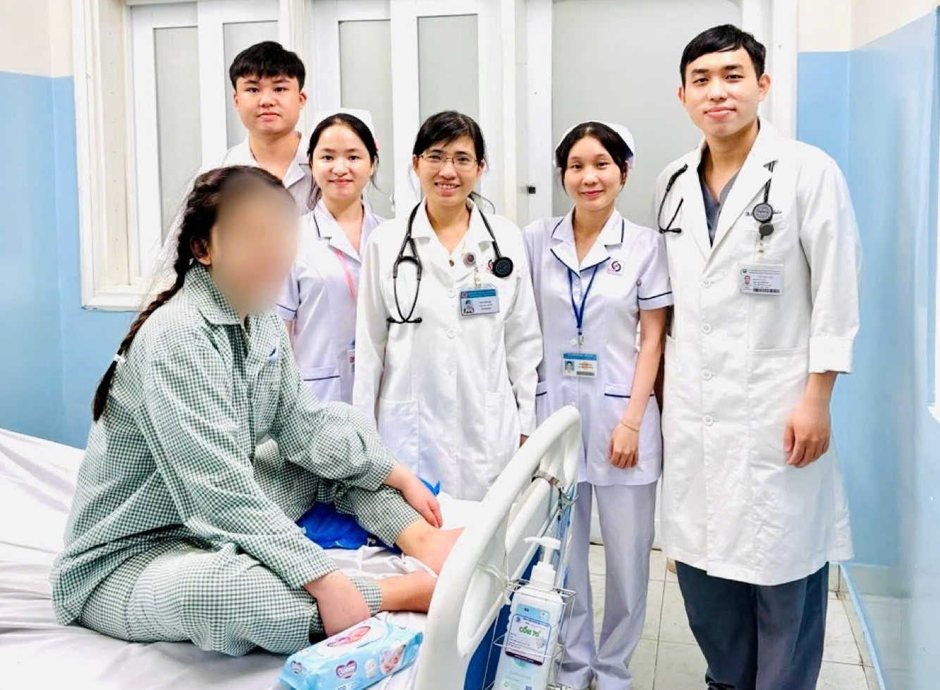 Sau khi được điều trị tích cực, nữ bệnh nhân đã qua nguy kịch, sức khỏe bình phục tốt Sau khi được điều trị tích cực, nữ bệnh nhân đã qua nguy kịch, sức khỏe bình phục tốt