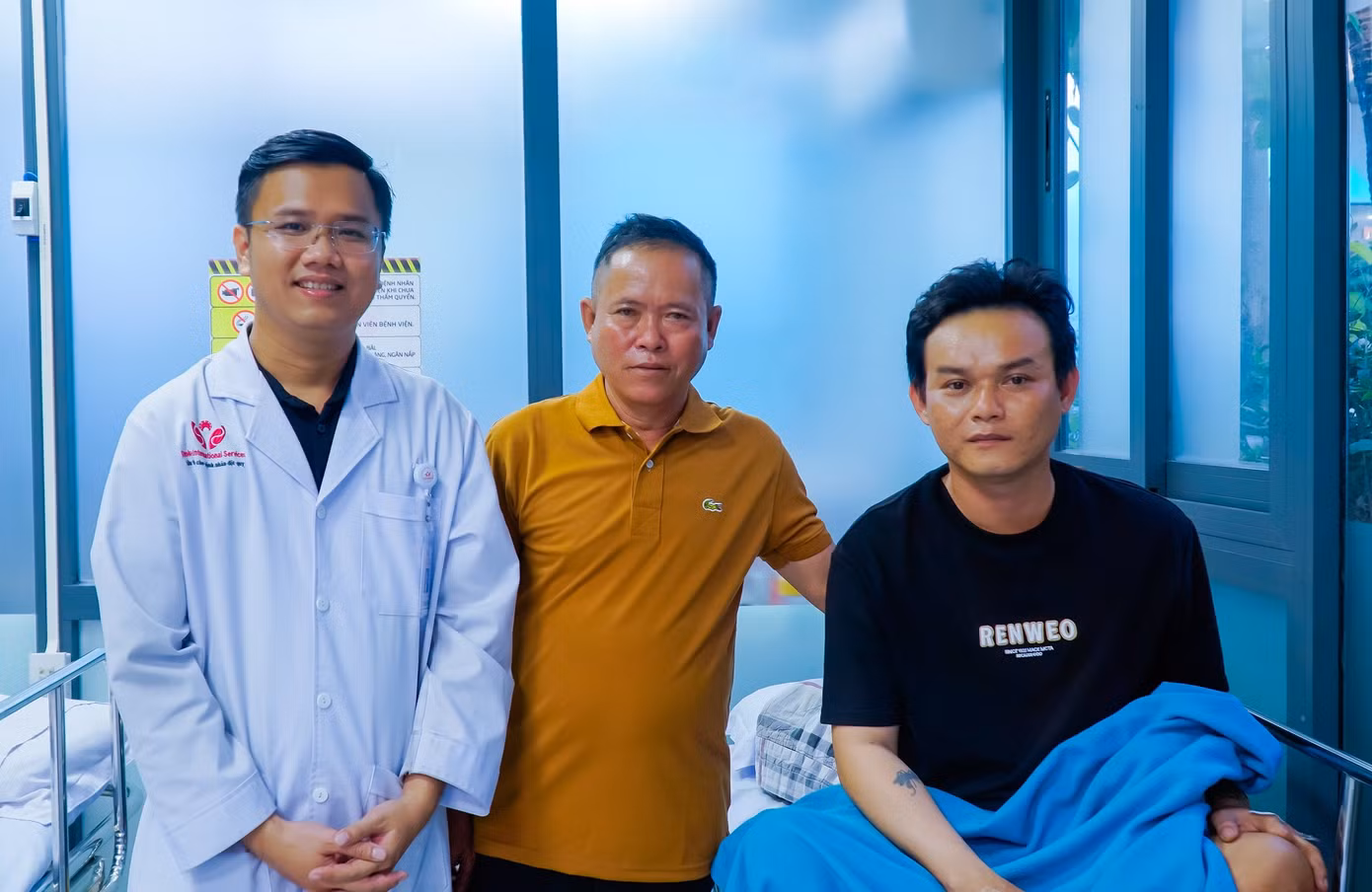 Gia đình và bác sĩ đều vui mừng khi cứu thành công bệnh nhân có biểu hiện đột quỵ hiếm gặp