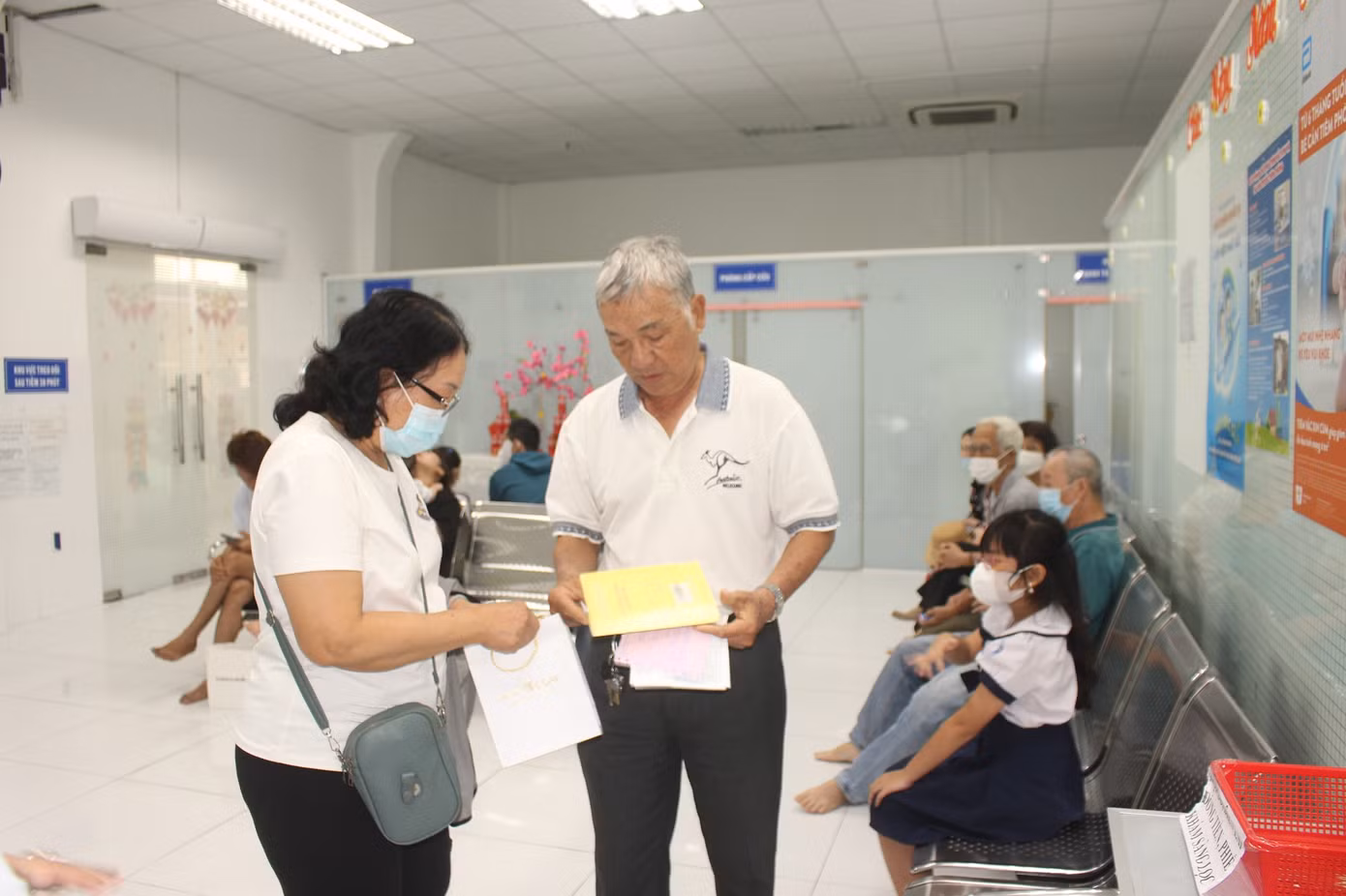 Nhiều năm qua, vợ chồng ông Nh. ngụ tại quận 8 đã duy trì tiêm phòng cúm để bảo vệ sức khỏe Nhiều năm qua, vợ chồng ông Nh. ngụ tại quận 8 đã duy trì tiêm phòng cúm để bảo vệ sức khỏe