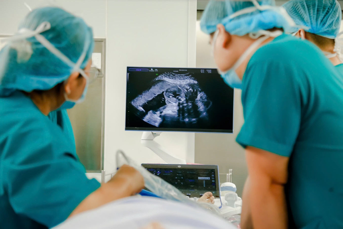 Thai phụ được các bác sĩ kiểm tra, hội chẩn quốc tế trước khi quyết định can thiệp Thai phụ được các bác sĩ kiểm tra, hội chẩn quốc tế trước khi quyết định can thiệp