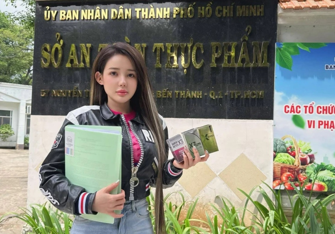 Ngân 98 đăng ảnh trên trang cá nhân sau khi đến làm việc tại Sở An toàn Thực phẩm TP.HCM.