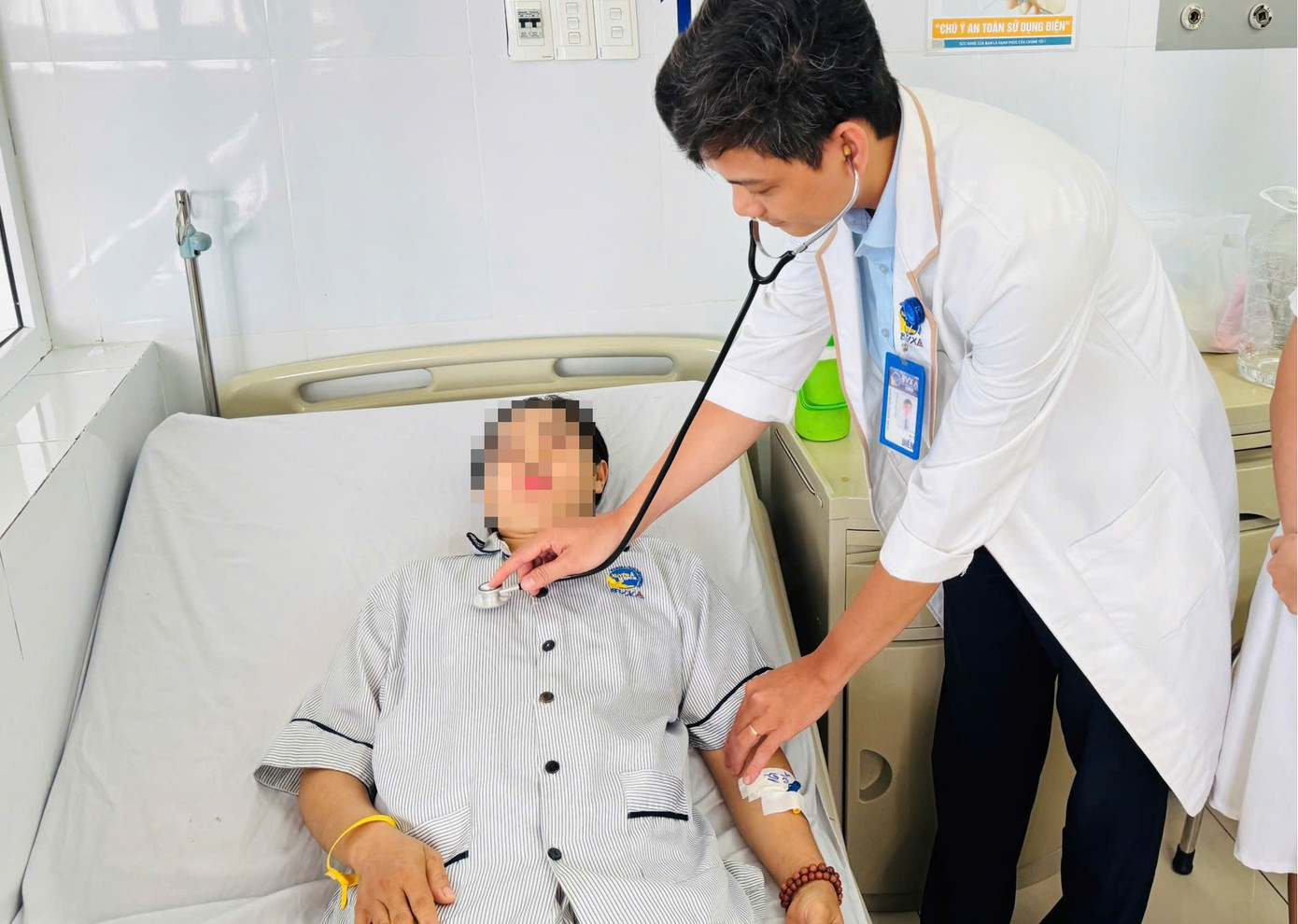 Nữ bệnh nhân đã may mắn được bác sĩ phát hiện ra tình trạng viêm cơ tim và điều trị tích cực giúp qua nguy kịch Nữ bệnh nhân đã may mắn được bác sĩ phát hiện ra tình trạng viêm cơ tim và điều trị tích cực giúp qua nguy kịch