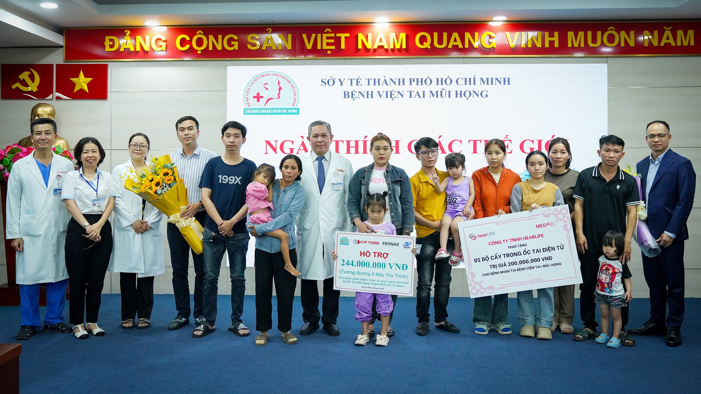 Nhiều bệnh nhi được trao tặng thiết bị trợ thính, điện cực ốc tai trong ngày Thính giác Thế giới Nhiều bệnh nhi được trao tặng thiết bị trợ thính, điện cực ốc tai trong ngày Thính giác Thế giới