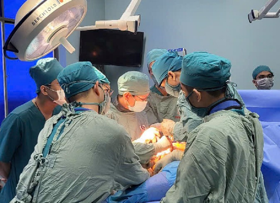 Ê kíp bác sĩ Bệnh viện Nhân Dân Gia Định đã thực hiện thành công cuộc phẫu thuật cho người bệnh
