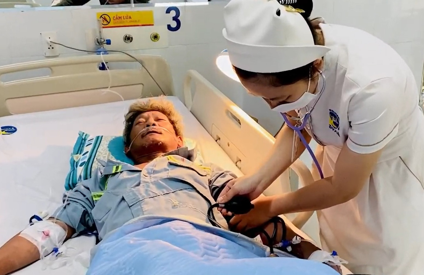 Sau khi được cấp cứu, điều trị tích cực bệnh nhân đã qua được nguy kịch Sau khi được cấp cứu, điều trị tích cực bệnh nhân đã qua được nguy kịch