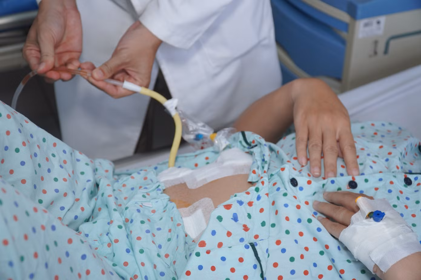 Sau phẫu thuật, sức khỏe của bệnh nhân đang bình phục tốt Sau phẫu thuật, sức khỏe của bệnh nhân đang bình phục tốt
