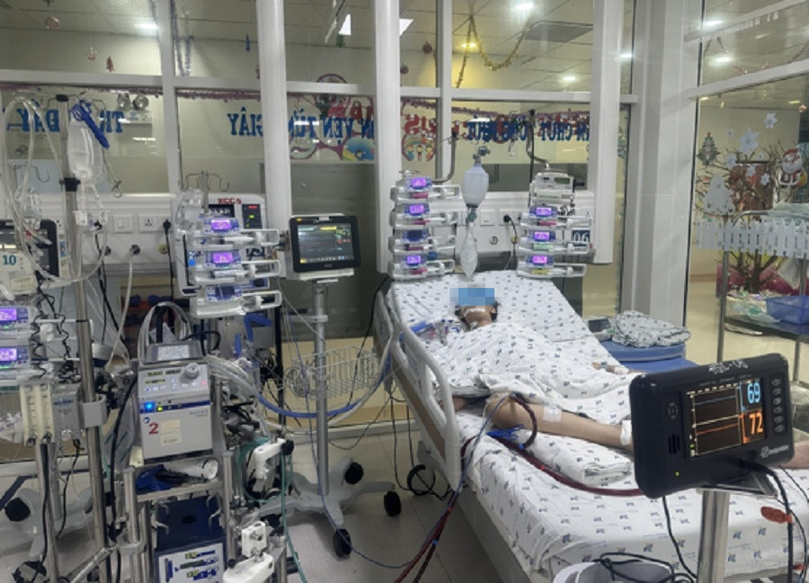 Bệnh nhi đang được điều trị tại Bệnh viện Nhi Đồng Thành Phố Bệnh nhi đang được điều trị tại Bệnh viện Nhi Đồng Thành Phố