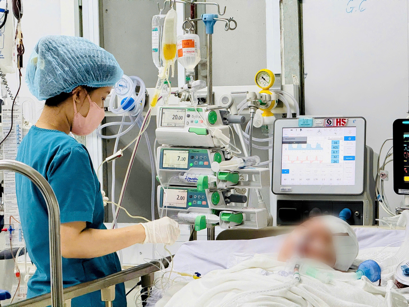 Nén lại đau thương, gia đình nữ bệnh nhân chết não đã đồng ý hiến tạng để chia sẻ sự sống cho các bệnh nhân khác Nén lại đau thương, gia đình nữ bệnh nhân chết não đã đồng ý hiến tạng để chia sẻ sự sống cho các bệnh nhân khác