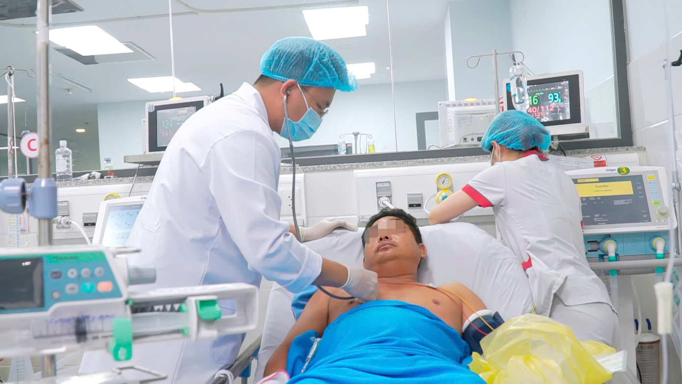 Nam tài xế đã may mắn qua nguy kịch nhờ quyết tâm của người vợ và nỗ lực của các bác sĩ