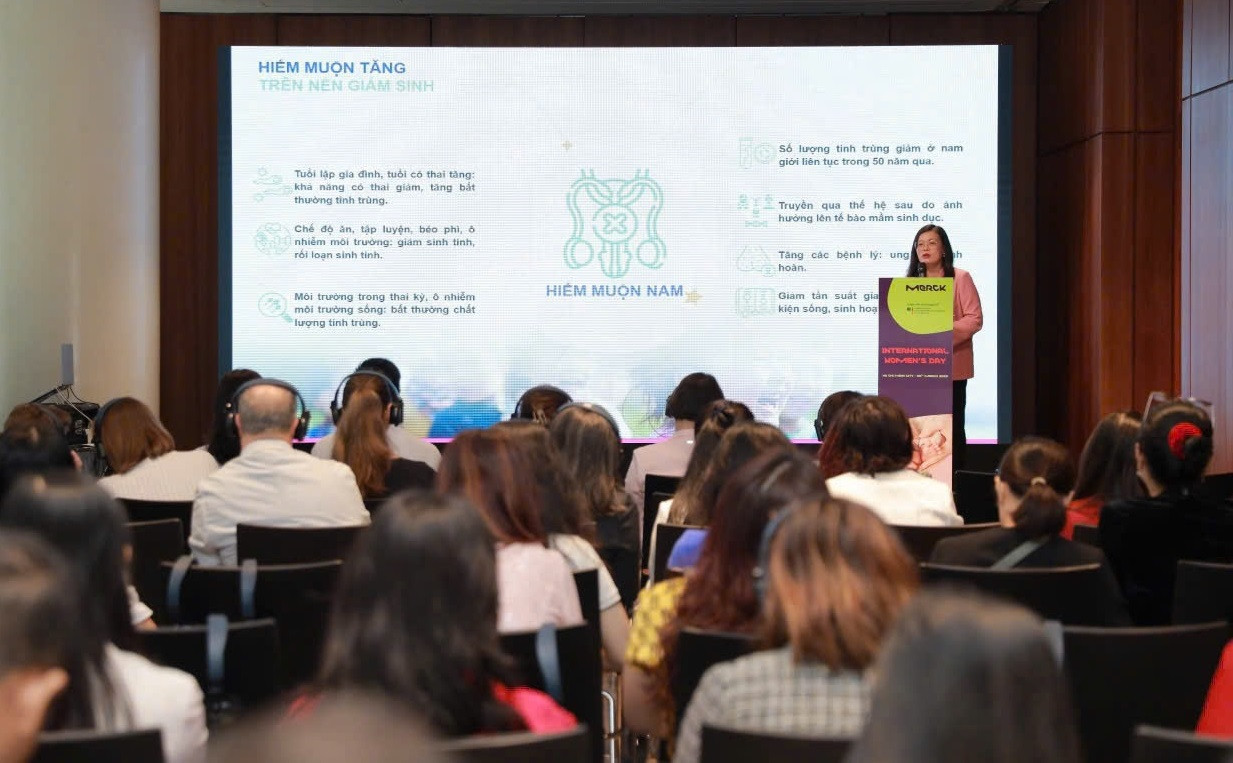 PGS Hoàng Thị Diễm Tuyết chia sẻ thông tin tại buổi tọa đàm