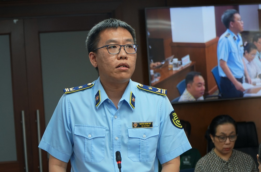 Ông Nguyễn Quang Huy thông tin tại buổi họp báo về tình hình quản lý sữa giả và các mặt hàng thực phẩm Ông Nguyễn Quang Huy thông tin tại buổi họp báo về tình hình quản lý sữa giả và các mặt hàng thực phẩm