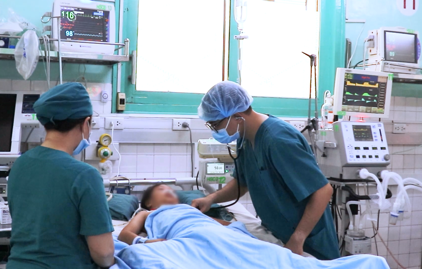 Nỗ lực của các bác sĩ đã giúp bệnh nhi vượt qua được giai đoạn nguy kịch Nỗ lực của các bác sĩ đã giúp bệnh nhi vượt qua được giai đoạn nguy kịch
