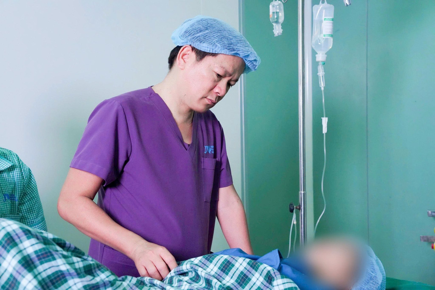 TS.BS Tú Dung cho biết, bệnh nhân còn phải thực hiện thêm nhiều cuộc phẫu thuật TS.BS Tú Dung cho biết, bệnh nhân còn phải thực hiện thêm nhiều cuộc phẫu thuật