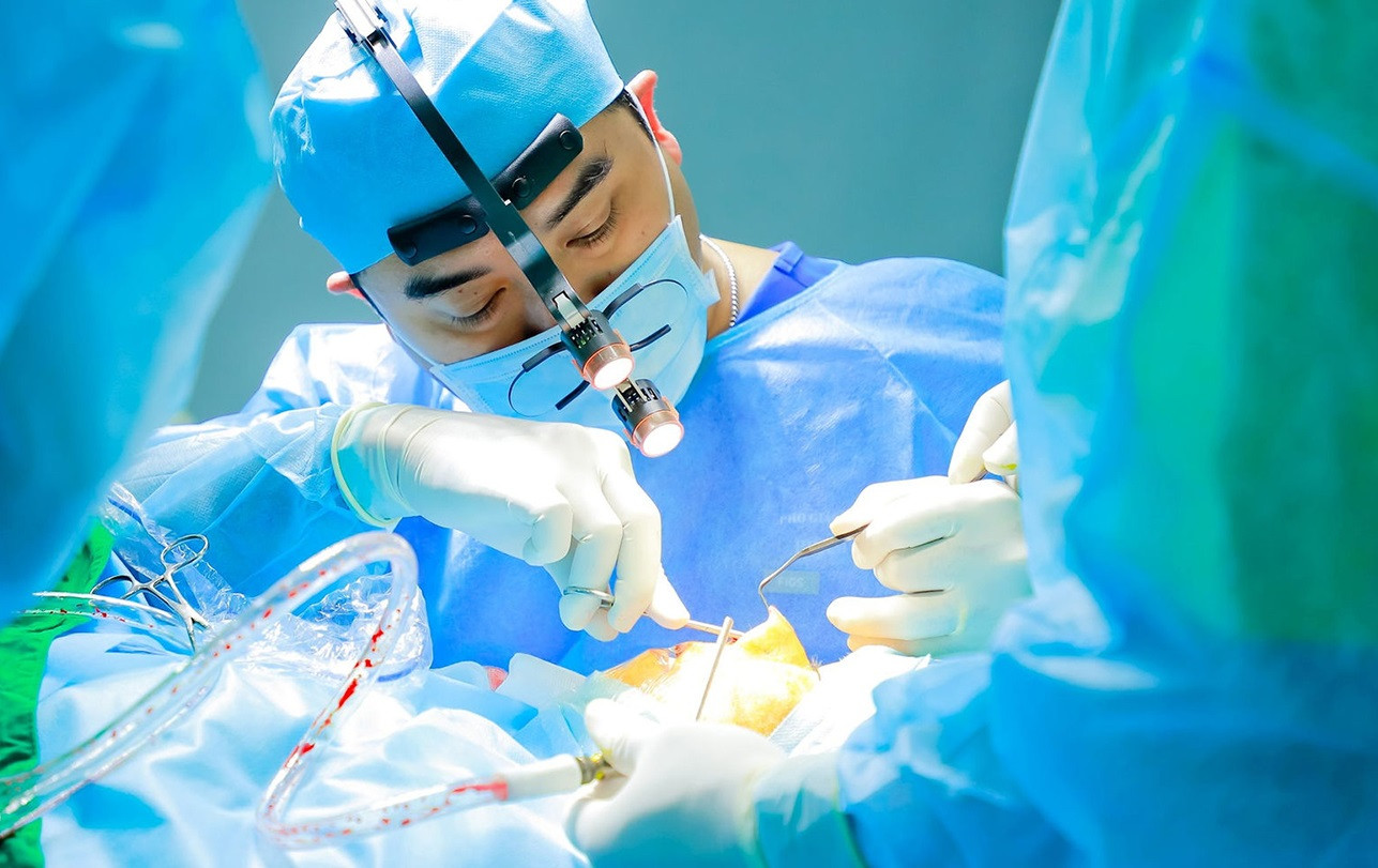 Nâng mũi là phẫu thuật xâm lấn cần được thực hiện tại các cơ sở y tế được cấp phép, đủ năng lực cấp cứu Nâng mũi là phẫu thuật xâm lấn cần được thực hiện tại các cơ sở y tế được cấp phép, đủ năng lực cấp cứu