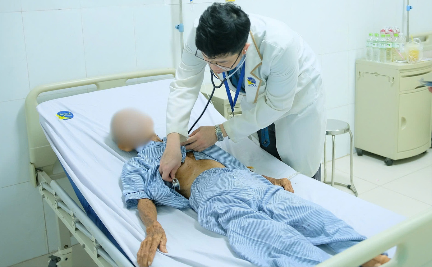 Bệnh nhân nhập viện trong tình trạng suy kiệt, bí tiểu nhiều ngày