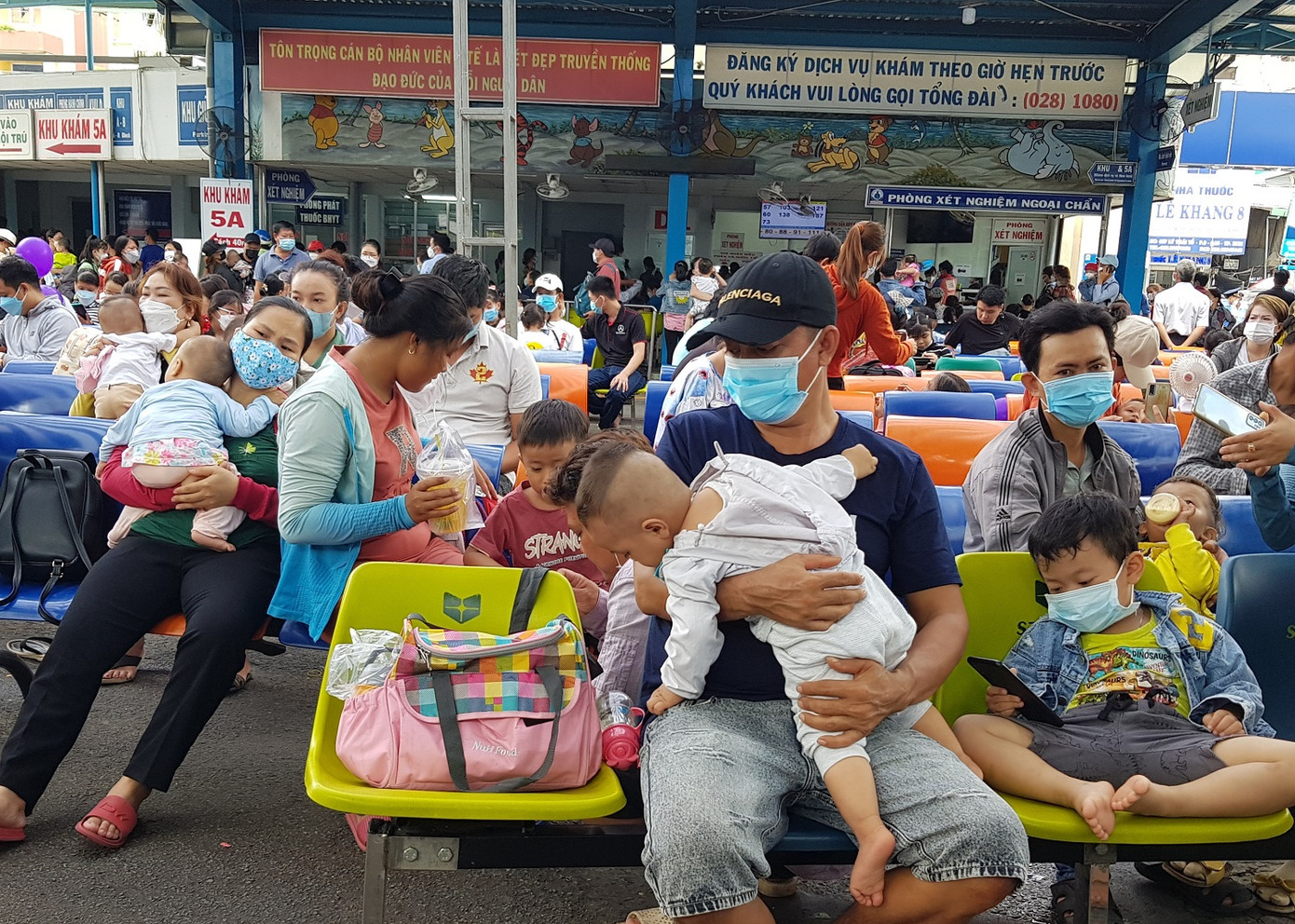 Trẻ em là nhóm có nguy cơ nhiễm bệnh rất cao, cộng đồng cần tăng cường biện pháp bảo vệ