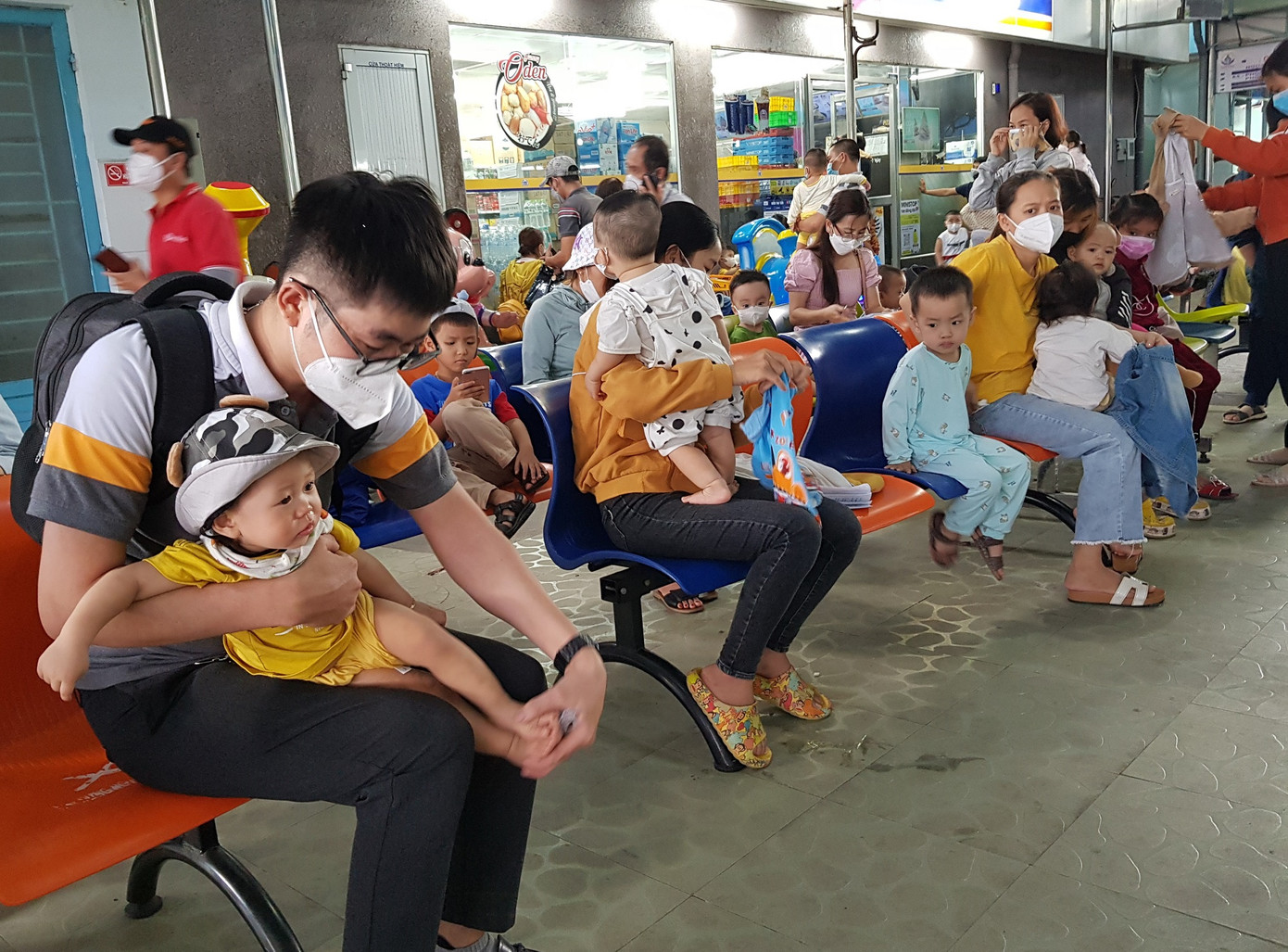 Sở Y tế khuyến cáo người dân mang khẩu trang khi đến các cơ sở khám chữa bệnh để phòng chống cúm mùa và các bệnh truyền nhiễm khác Sở Y tế khuyến cáo người dân mang khẩu trang khi đến các cơ sở khám chữa bệnh để phòng chống cúm mùa và các bệnh truyền nhiễm khác