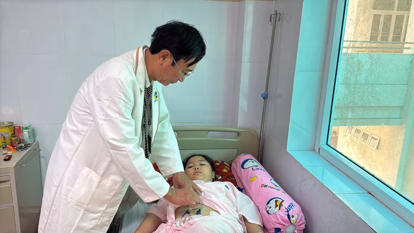 Sau phẫu thuật, sức khỏe của trẻ đang bình phục tốt