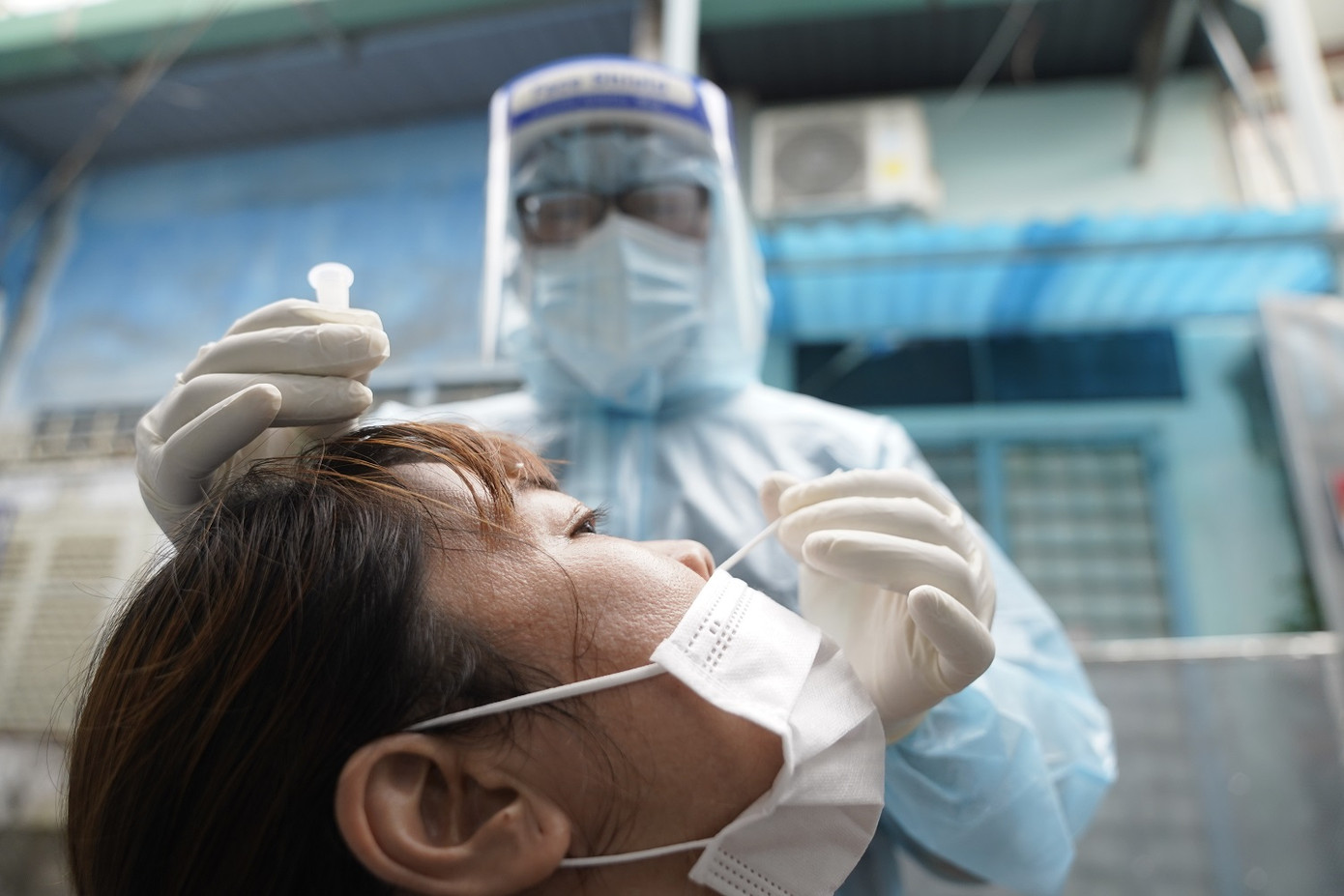 Sở Y tế khuyến cáo cộng đồng, đặc biệt là những người về nước từ vùng dịch COVID-19 đang gia tăng cần chủ động các biện pháp bảo vệ sức khỏe tránh lây nhiễm chéo Sở Y tế khuyến cáo cộng đồng, đặc biệt là những người về nước từ vùng dịch COVID-19 đang gia tăng cần chủ động các biện pháp bảo vệ sức khỏe tránh lây nhiễm chéo