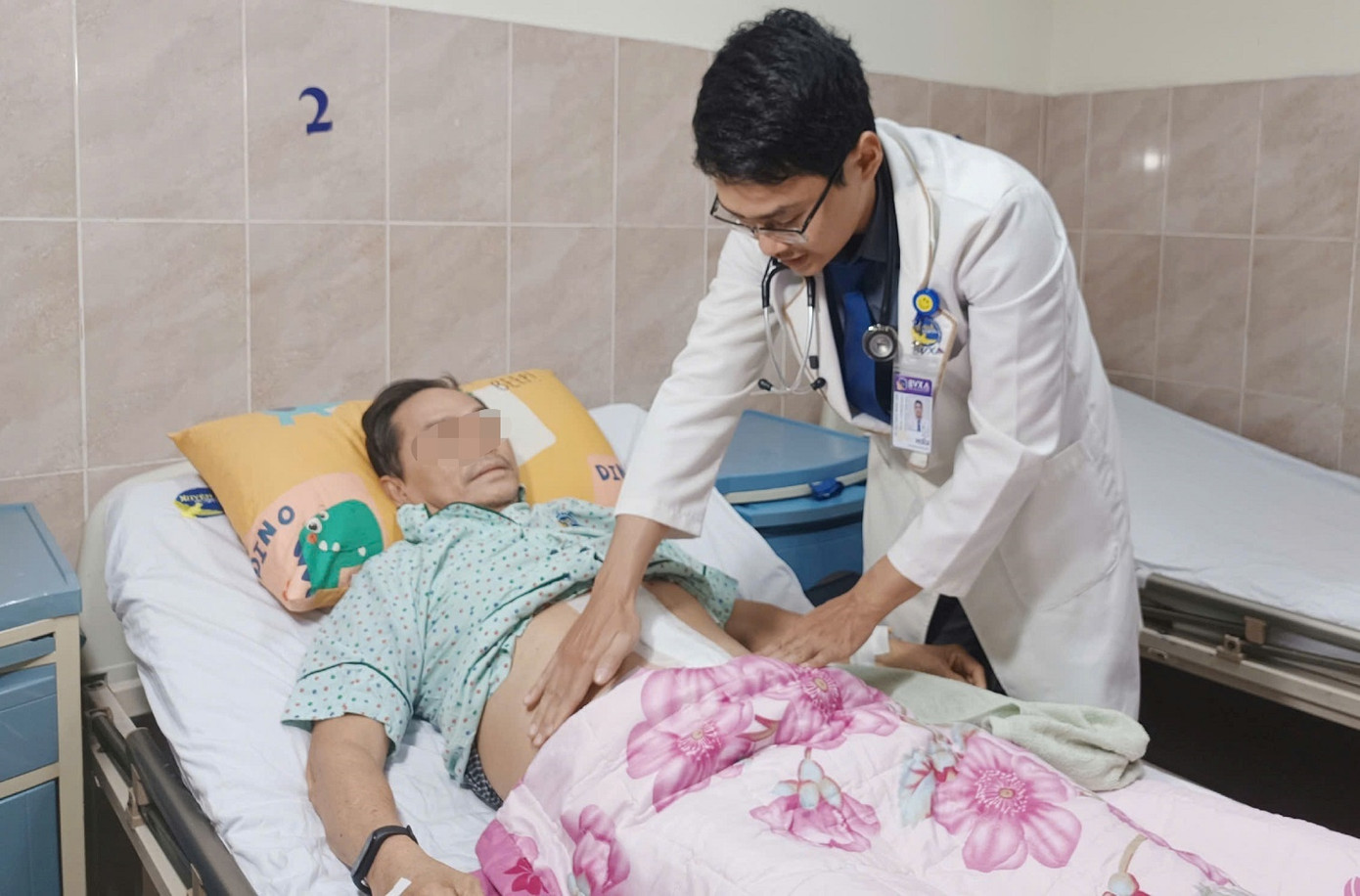 Sau phẫu thuật, sức khỏe của người bệnh đang bình phục tốt Sau phẫu thuật, sức khỏe của người bệnh đang bình phục tốt