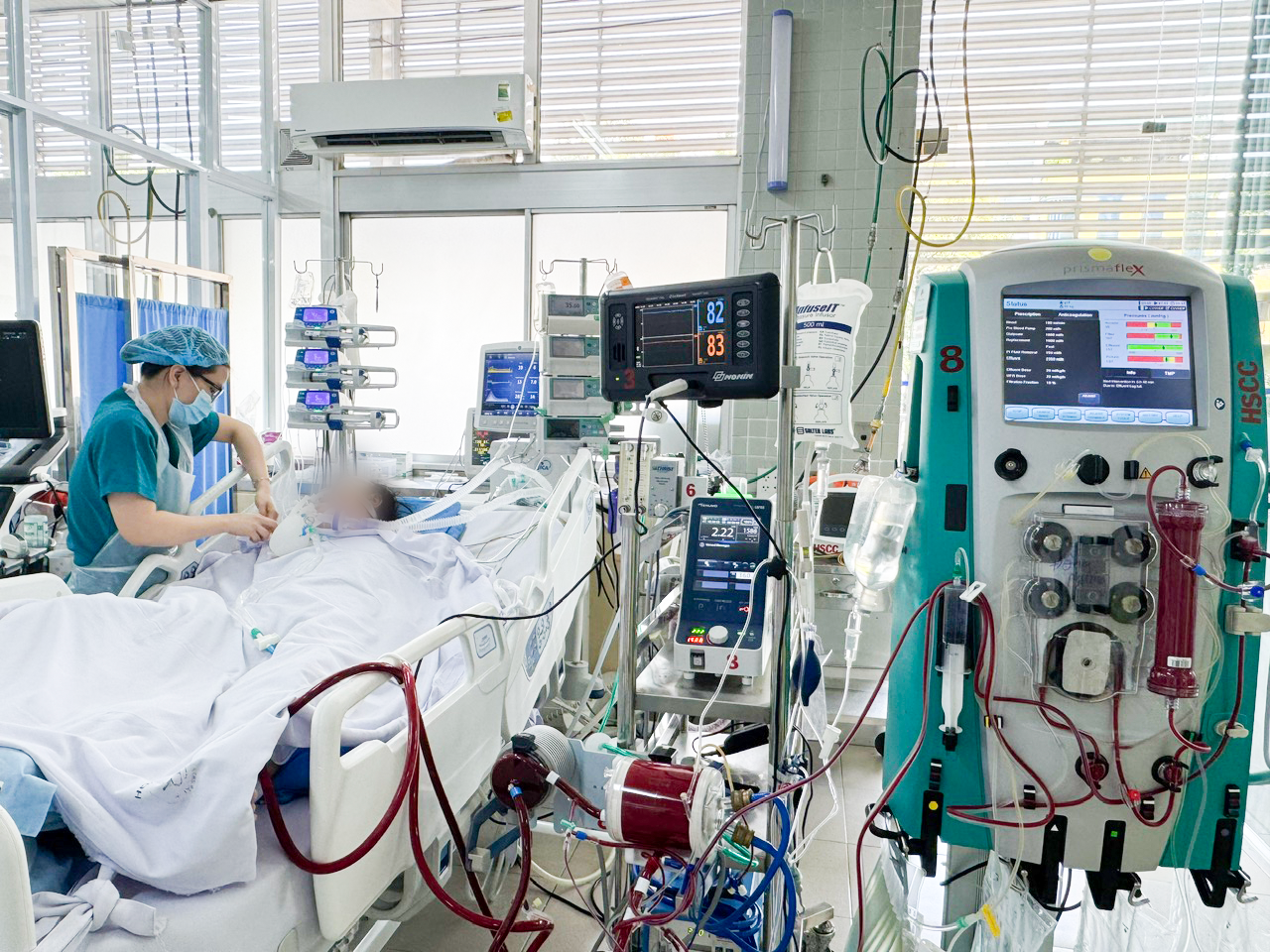 Bệnh viện Chợ Rẫy đã kết hợp cùng lúc nhiều kỹ thuật hiện đại cứu chữa Nghệ sĩ Thanh Tuấn