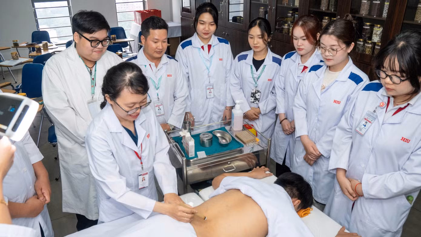 Y học cổ truyền đang chuyển biến tích cực trên cơ sở kết hợp y học hiện đại trong điều trị cho người bệnh