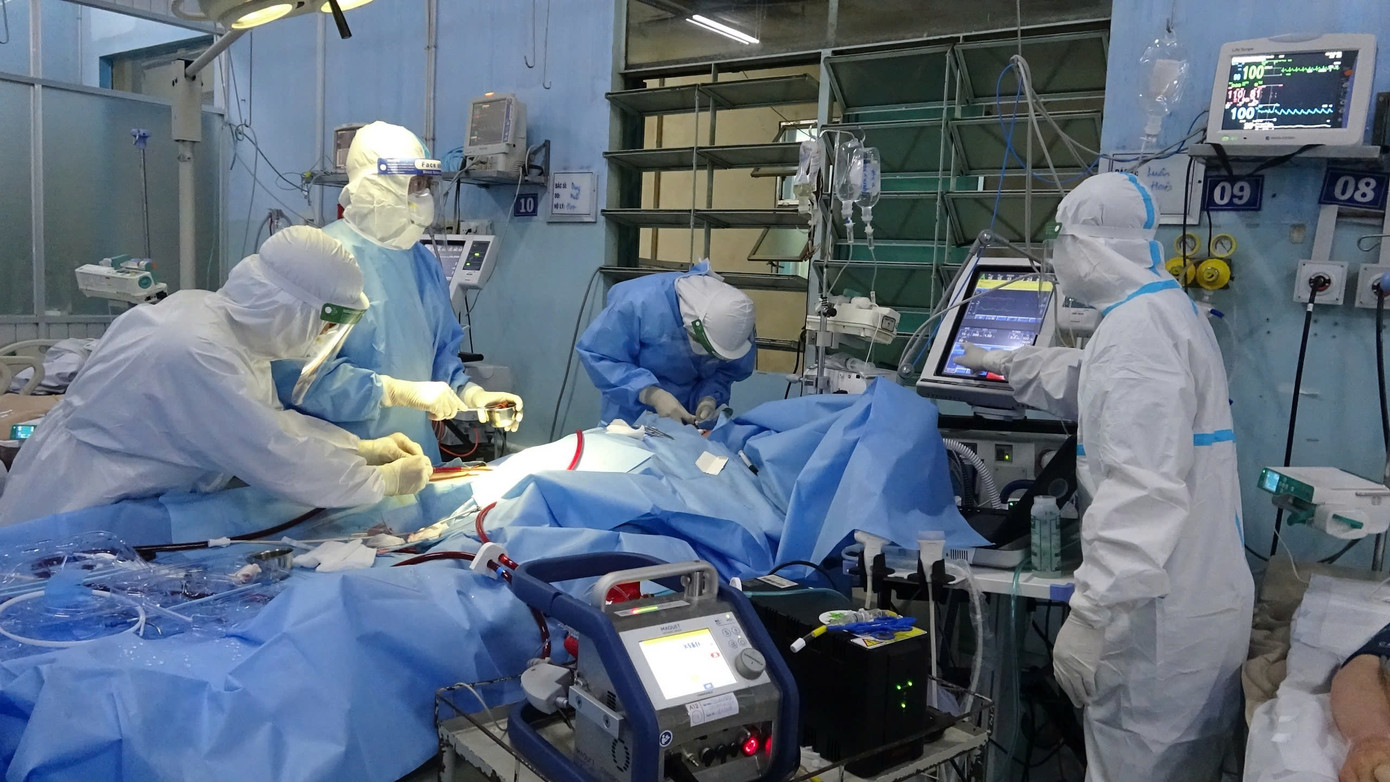 Khoa Hồi sức Tích cực Bệnh viện Quân y 175 là đơn vị tiên phong trong cuộc chiến chống dịch COVID-19