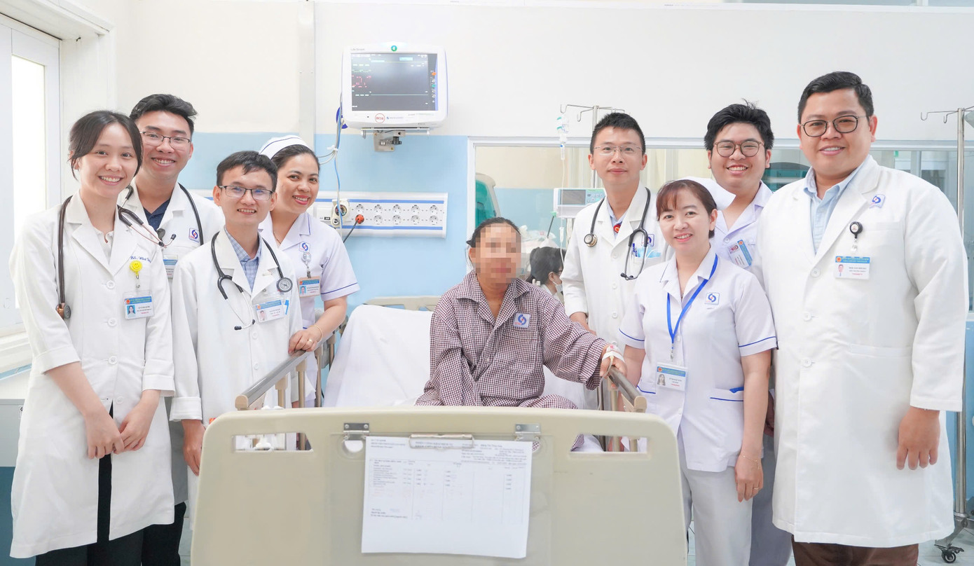 Sản phụ vượt qua nguy kịch, sức khỏe bình phục tốt trong niềm vui của gia đình và các y bác sĩ Sản phụ vượt qua nguy kịch, sức khỏe bình phục tốt trong niềm vui của gia đình và các y bác sĩ