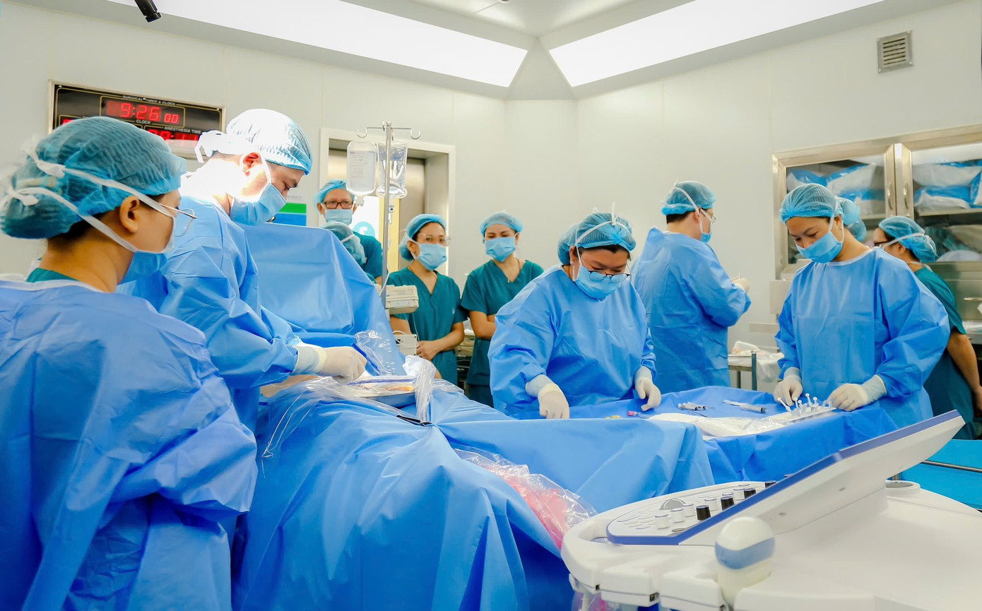 Các bác sĩ đã chuẩn bị kỹ lưỡng cho cuộc can thiệp nhưng lần can thiệp thứ nhất phải tạm ngưng Các bác sĩ đã chuẩn bị kỹ lưỡng cho cuộc can thiệp nhưng lần can thiệp thứ nhất phải tạm ngưng