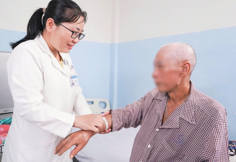 Sau khi tìm ra bệnh, bệnh nhân được điều trị theo phác đồ phù hợp, sức khỏe bình phục tốt Sau khi tìm ra bệnh, bệnh nhân được điều trị theo phác đồ phù hợp, sức khỏe bình phục tốt