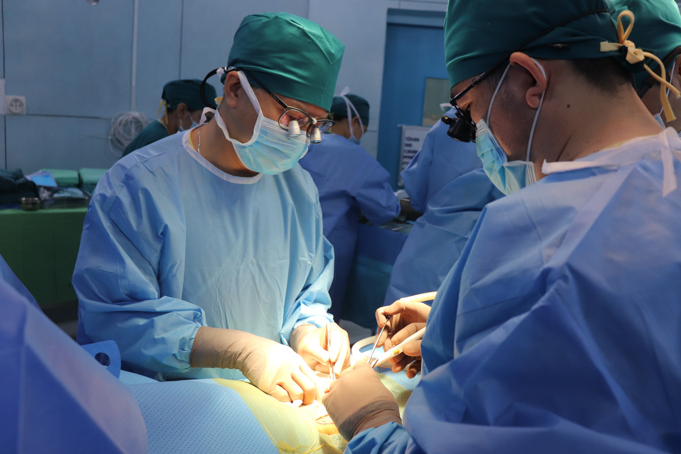 Các bác sĩ thực hiện cuộc ghép thận cho bệnh nhi tại Bệnh viện Nhi Đồng 2 TPHCM Các bác sĩ thực hiện cuộc ghép thận cho bệnh nhi tại Bệnh viện Nhi Đồng 2 TPHCM