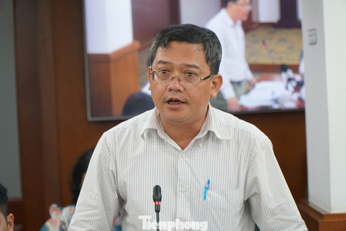 Ông Nguyễn Hải Hiệu - Phó phòng Tổ chức biên chế, Sở Nội vụ TP.HCM thông tin tại cuộc họp báo