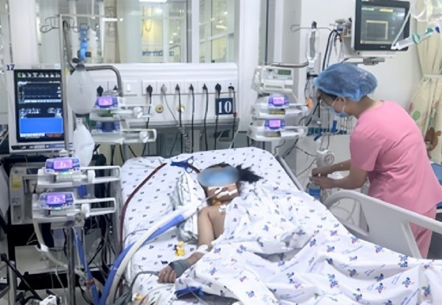 Các bác sĩ đã áp dụng nhiều phương pháp hiện đại giúp bệnh nhân qua cơn nguy kịch Các bác sĩ đã áp dụng nhiều phương pháp hiện đại giúp bệnh nhân qua cơn nguy kịch