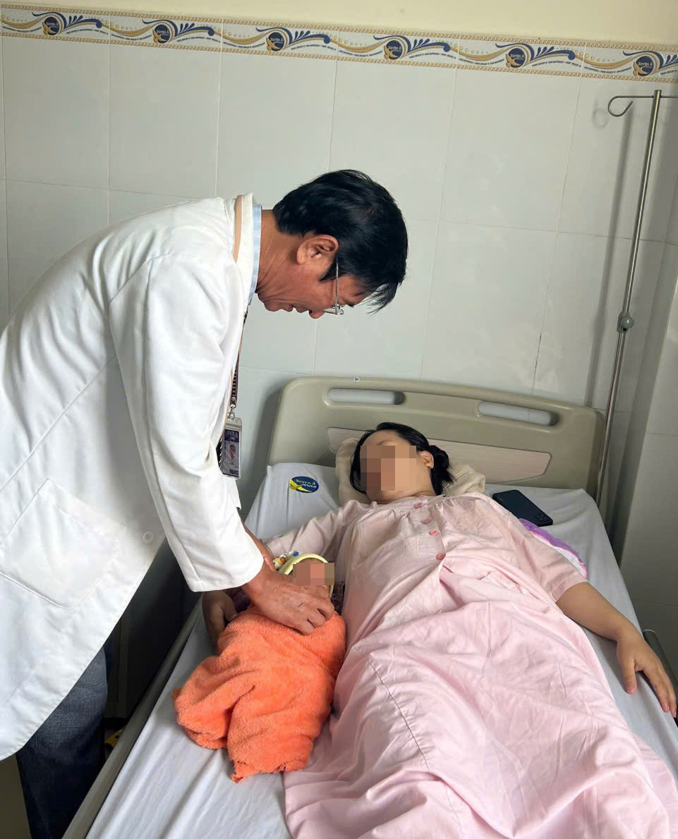 Sau khi được mổ lấy thai, sức khỏe của mẹ con sản phụ đang bình phục tốt Sau khi được mổ lấy thai, sức khỏe của mẹ con sản phụ đang bình phục tốt