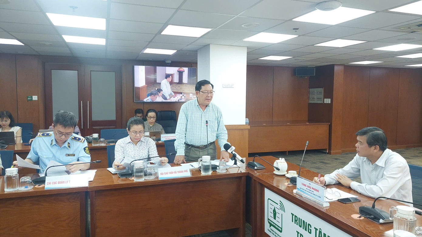 Ông Nguyễn Trọng Nghĩa thông tin về chương trình Tháng nhân đạo tại buổi họp báo