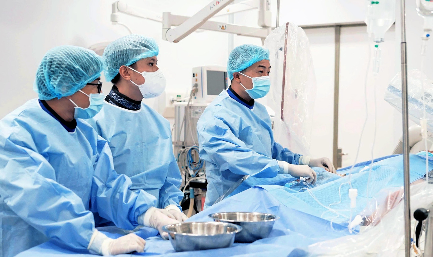 Chỉ trong vòng 30 phút can thiệp, các bác sĩ đã giúp người bệnh qua cơn nguy kịch