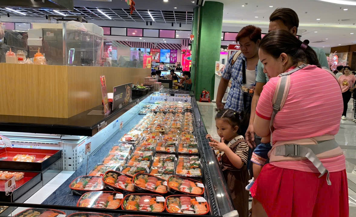 Tâm lý vui hết mình, ăn uống "thả ga" trong những ngày Tết khiến nhiều người tăng cân đột ngột Tâm lý vui hết mình, ăn uống "thả ga" trong những ngày Tết khiến nhiều người tăng cân đột ngột